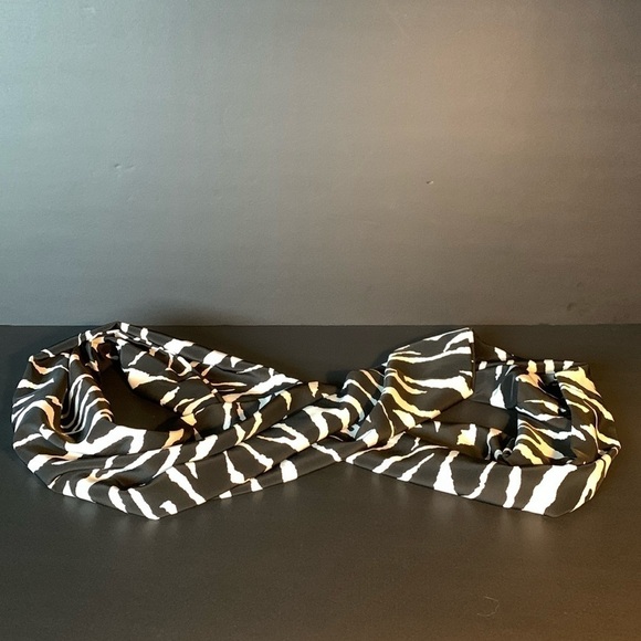 Zebra pattern infinity scarf - Picture 1 of 3